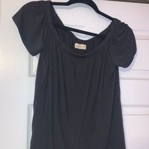 hollister off the shoulder t-shirt
